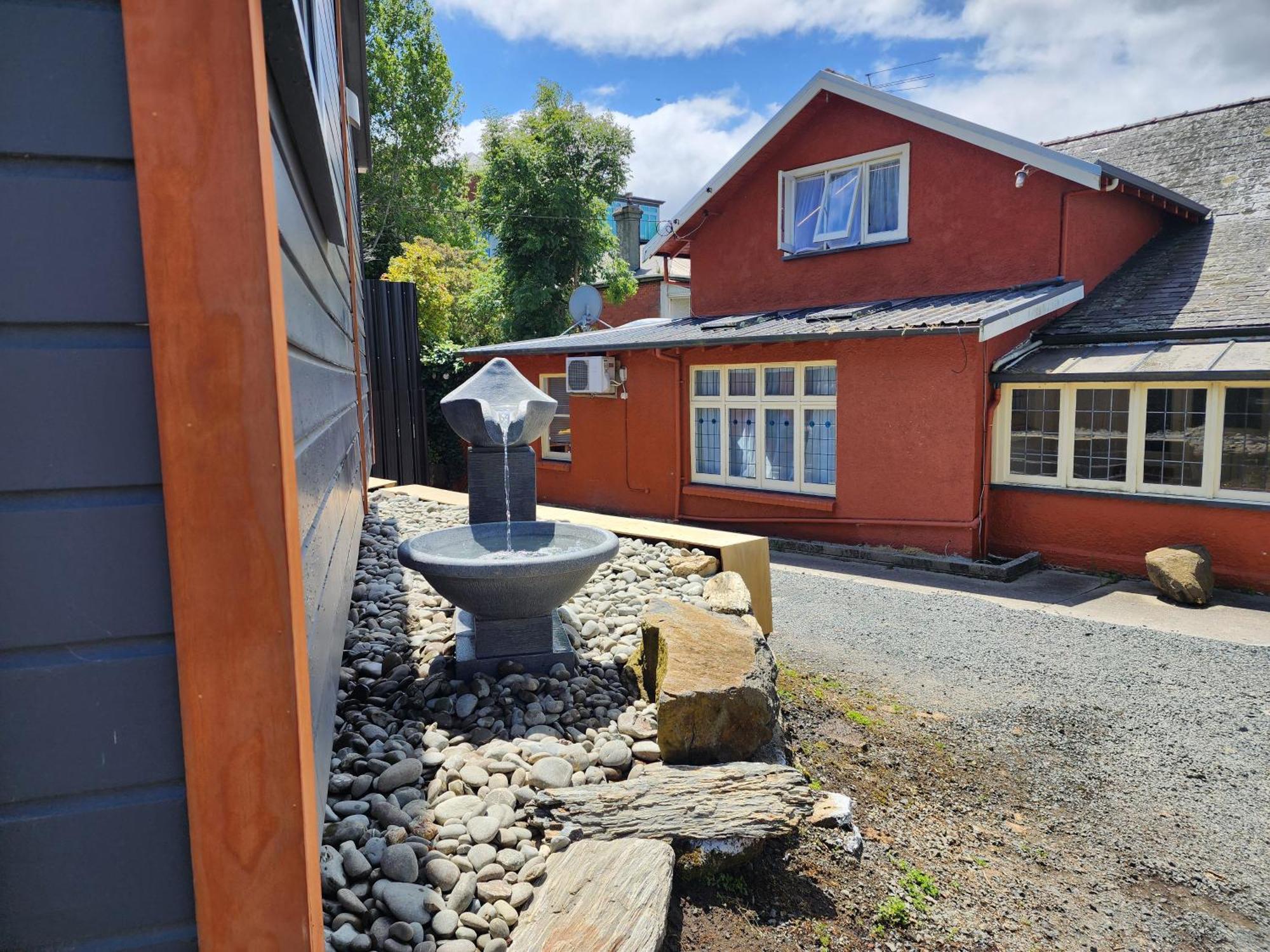 A Stone'S Throw From Town Main House Hotel Dunedin Exterior foto